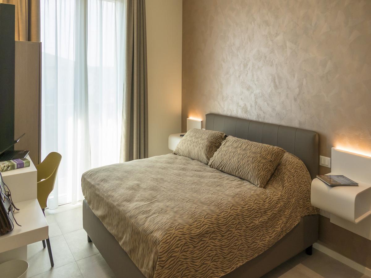 Hotel Buena Onda 페스키에라델가르다 외부 사진