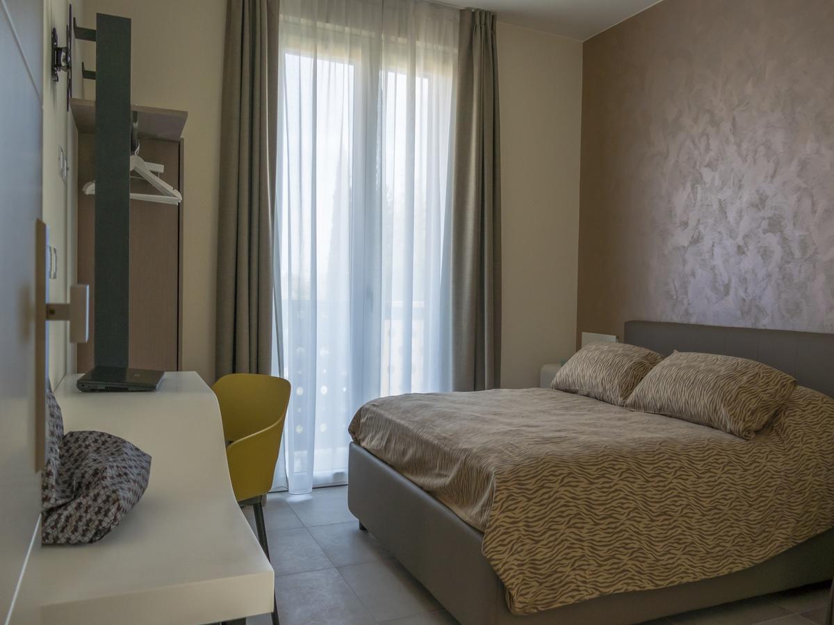 Hotel Buena Onda 페스키에라델가르다 외부 사진