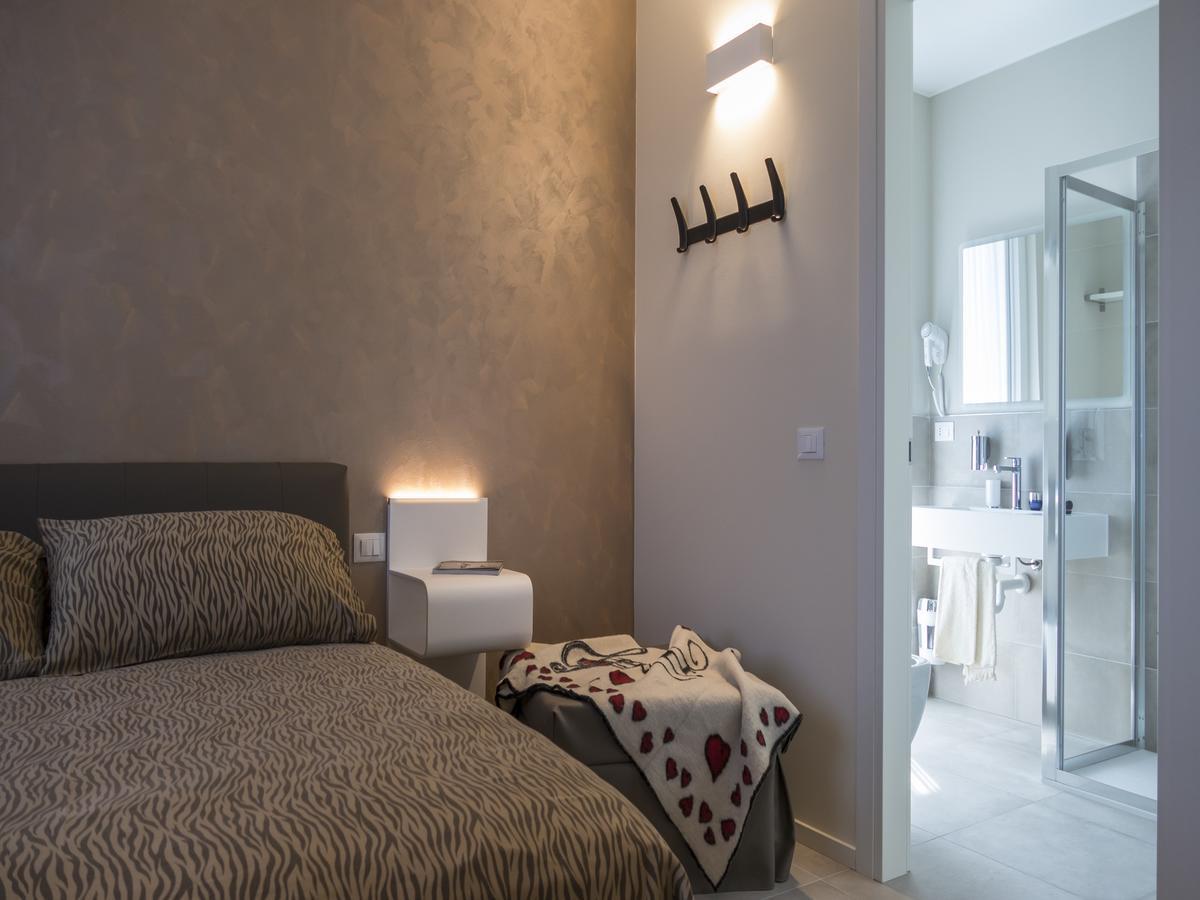 Hotel Buena Onda 페스키에라델가르다 외부 사진