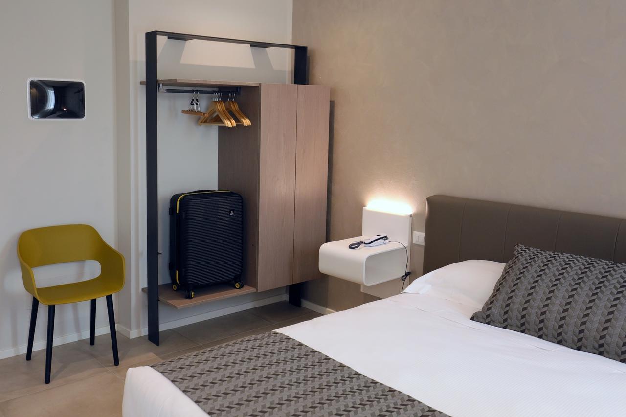 Hotel Buena Onda 페스키에라델가르다 외부 사진