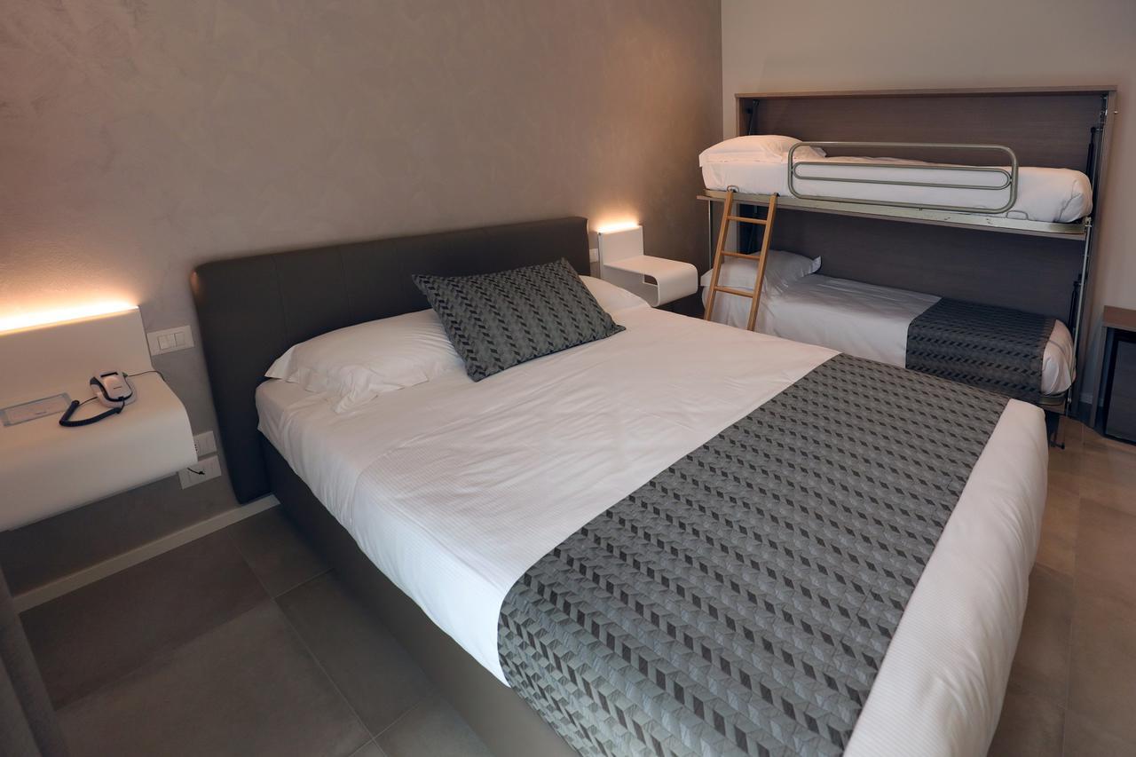 Hotel Buena Onda 페스키에라델가르다 외부 사진
