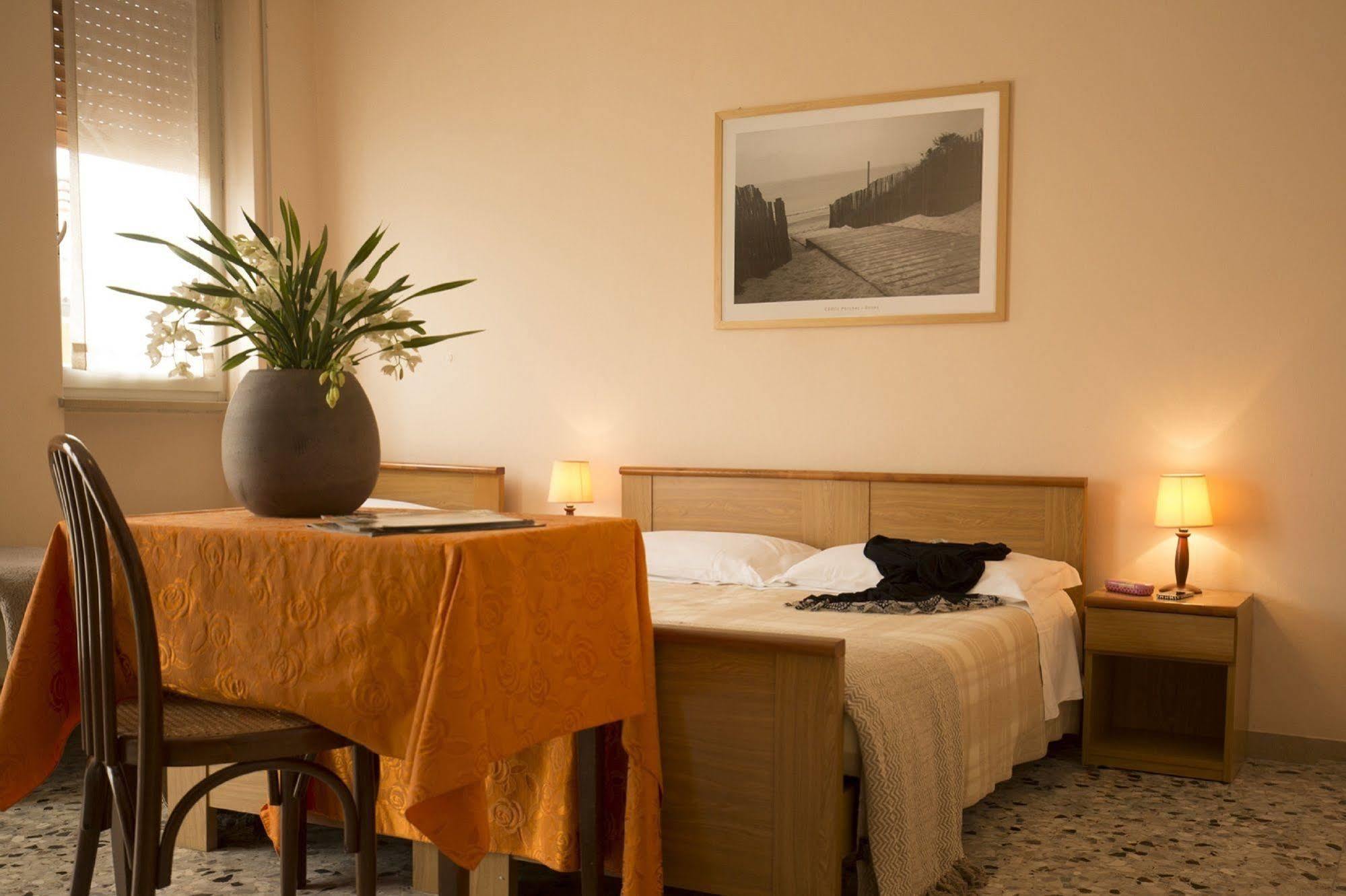 Hotel Buena Onda 페스키에라델가르다 외부 사진